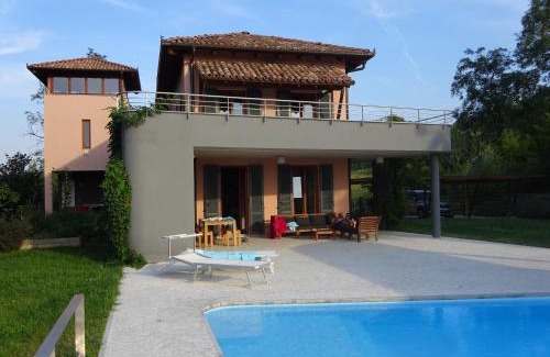 Calamandrana Villa | Villa Architetti Piemonte, Entire Private Villa with Infinity Pool and Poolhouse, 5 bedroom, six bathroom perfect for families and friends