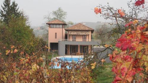 Calamandrana Villa | Villa Architetti Piemonte, Entire Private Villa with Infinity Pool and Poolhouse, 5 bedroom, six bathroom perfect for families and friends