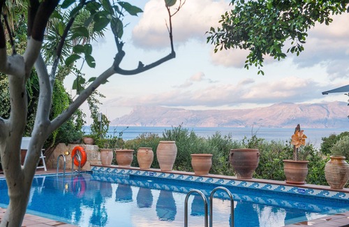 Kaliviani Villa | Villa Arhontariki stunning view, pool, BBQ close to Kissamos, Chania