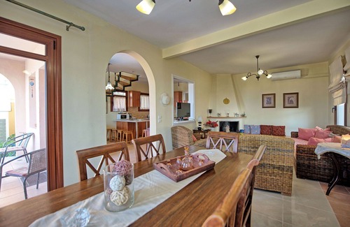 Plaka Villa | Villa Ariadne - Vacation villa with pool in Plaka, Crete, Greece.