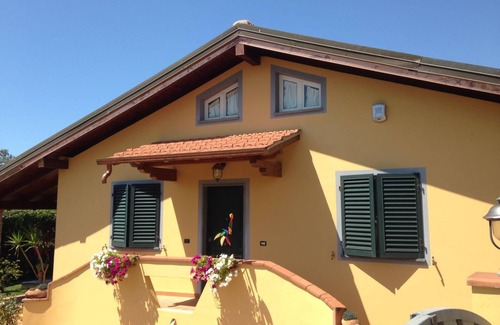 Lido di Camaiore Villa | Villa Arianna quiet area 5 minutes from the sea and from the Versilia nightlife
