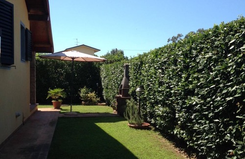 Lido di Camaiore Villa | Villa Arianna quiet area 5 minutes from the sea and from the Versilia nightlife