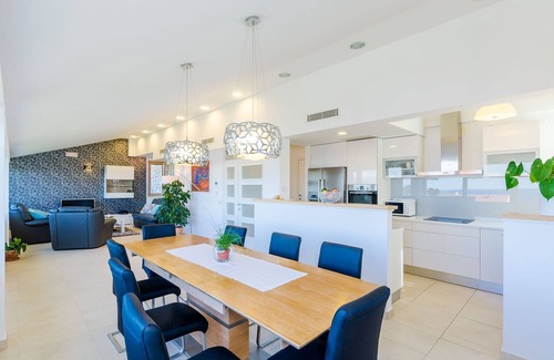 Mlini Villa | Villa Art Gallery - Six Bedroom Villa with Terrace and Swimming Pool
