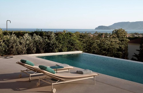 Kalamaki Villa | Villa 'Astrea' with Sea View, Wi-Fi and Air Conditioning