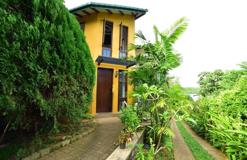 Panadura Villa | Villa at lakefront - Bolgoda