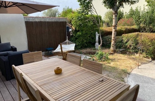 Aytre House | Villa au Calme Dans un Écrin de Verdure