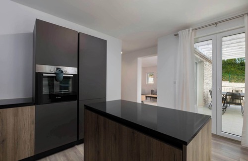 Diminici Villa | Villa Aurora Summary: