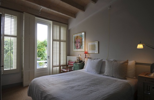 19e Eeuwse Schil Hotel | Villa Augustus