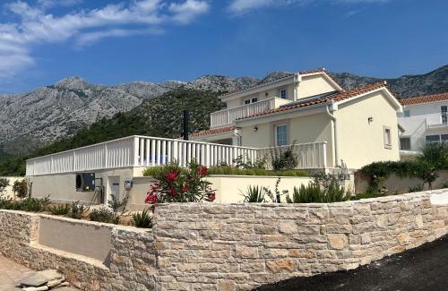 Stankovici Villa | Villa Aura