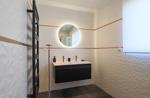 Plestin-les-Greves Villa | Villa 'Avec Jacuzzi, Hammam Et Sauna' with Sea View, Shared Terrace and Wi-Fi