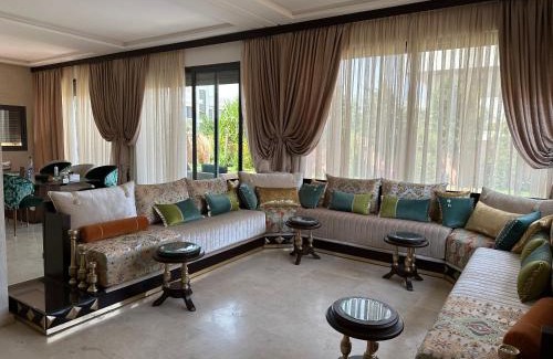 Agdal Villa | Villa avec pool privé avenue Mohamed 6 zone touristique Agdal