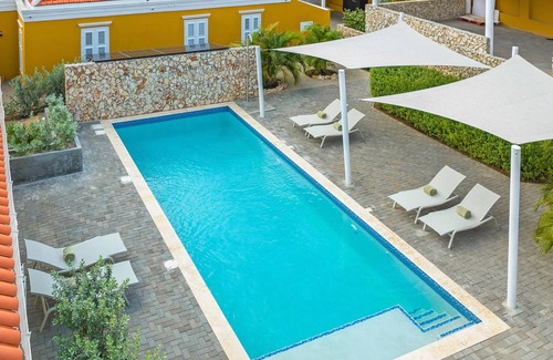 Koralengebied Villa | Villa Awa – Modern Vacation Villa with Shared Pool & Private Terrace