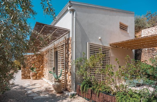 Avola Villa | Villa Azalo 6 bedrooms, 12 Adults, private pool by Azalo Country Homes