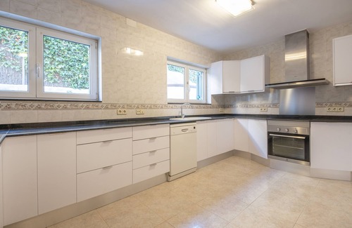 Sitges Villa | Villa Bali Sitges Seaviews near Seaside & OLd Town with private pool and BBQ