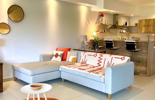 Calodyne Villa | Villa Barachois is part of an intimate residency, surrounded by water and nature