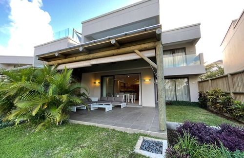 Calodyne Villa | Villa Barachois is part of an intimate residency, surrounded by water and nature