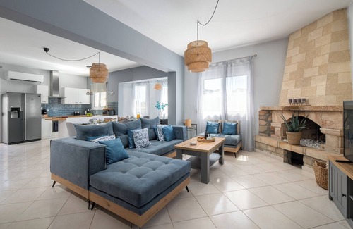 Kiotari Villa | Villa Bella, 5 bedrooms with Private Pool, Hot Tub, Games Room near to beach
