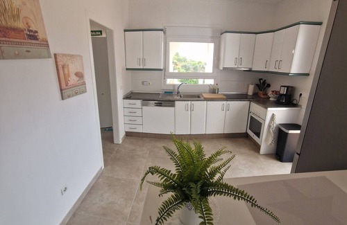 Sayalonga House | Villa Bella Vista with pool, WiFi, satellite TV