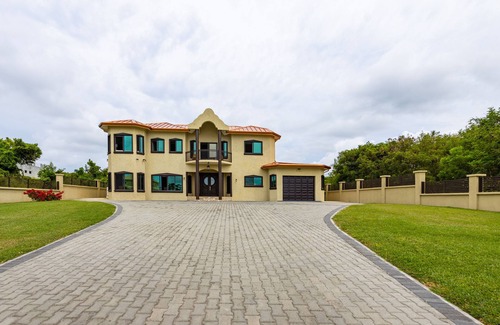 Calvigny Villa | VILLA BELLE