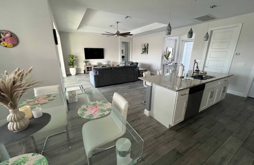 Trafalgar House | Villa Bellissima awaits for an unforgettable vacation - 3 BR, Pool, Waterfront
