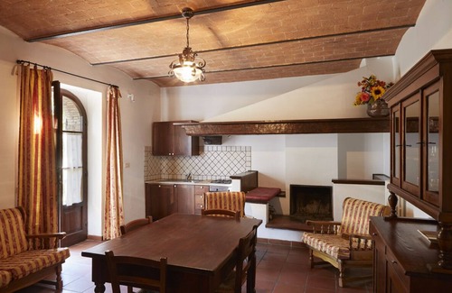 Radicofani Villa | Villa Bello - Ten Bedroom Villa, Sleeps 20