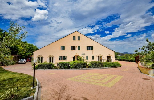 Pergusa Villa | Villa Belvedere By Lake Pergusa In the center of sSicilia