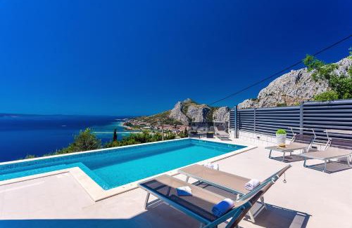 Borak Villa | Villa Belvedere with heated pool, billiards, Media room, sea views,10 pax