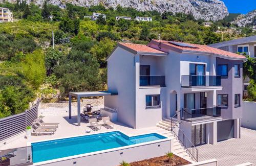 Borak Villa | Villa Belvedere with heated pool, billiards, Media room, sea views,10 pax
