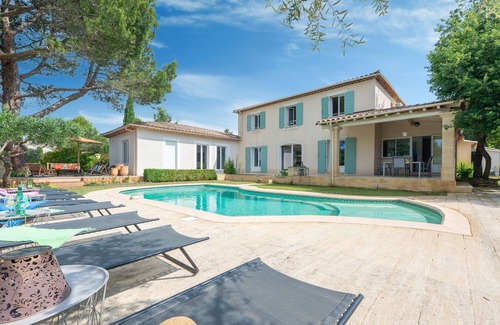 Castillon-du-Gard Villa | Villa Berrette – Luxury holiday villa with heated private pool near Pont du Gard