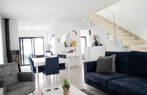 Pataias Villa | Villa Besugo - Holiday Villa with Private Heated Pool By SCH