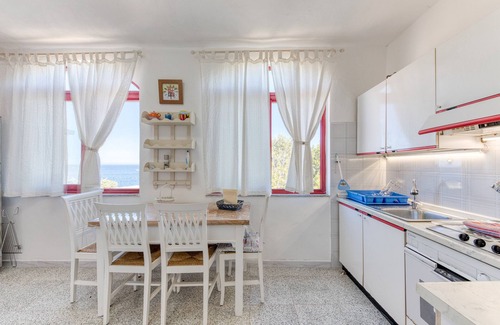 Diso Villa | Villa 'Bissu' with Sea View, Private Terrace and Air Conditioning