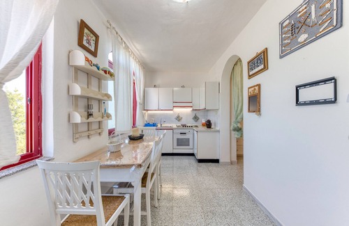 Diso Villa | Villa 'Bissu' with Sea View, Private Terrace and Air Conditioning