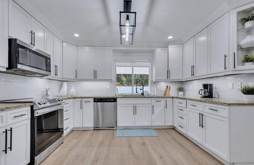 Ojus House | Villa Blanca 5 bedroom 3 Bath with Heated Pool & BBQ