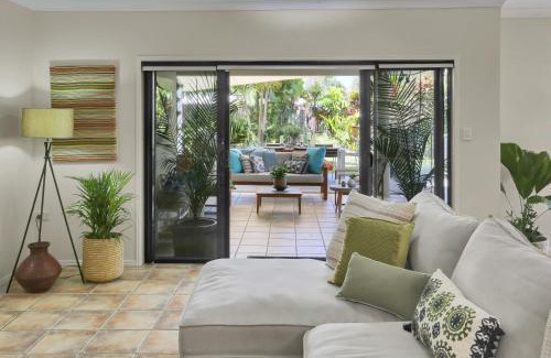 Palm Cove Villa | Villa Blue - Coastal Family Escape
