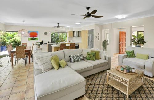 Palm Cove Villa | Villa Blue - Coastal Family Escape