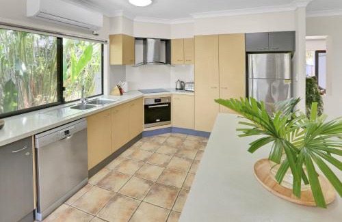 Palm Cove Villa | Villa Blue - Coastal Family Escape