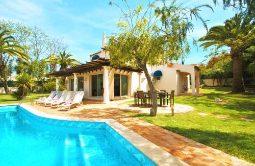 Montechoro Villa | Villa Bogota by Algarve Vacation