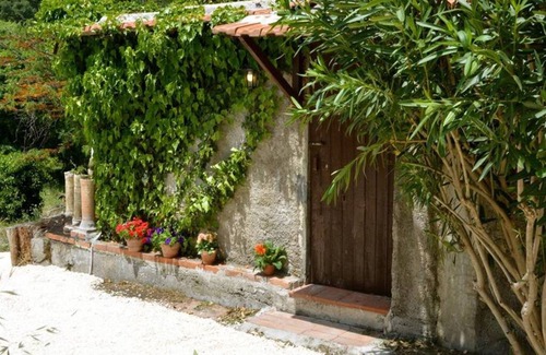 Viagrande Apartment | Villa Bonaccorso - Il Casotto Bouganville