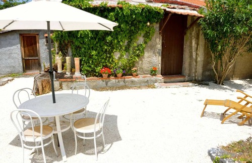 Viagrande Apartment | Villa Bonaccorso - Il Casotto Bouganville
