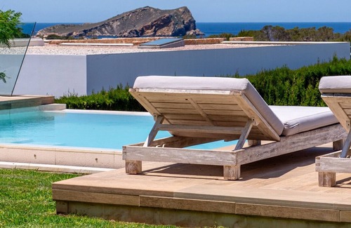 Cala Comte Villa | Villa Bouganvillea: Luxury & sea views in Cala Conta, Ibiza.