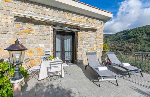San Bartolomeo al Mare House | Villa Breezy Way - Among Greenery - Happy Rentals
