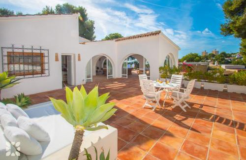 El Portet Villa | Villa Buenos Aires by Abahana Villas