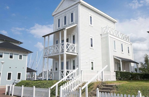Municipality of Hellevoetsluis Villa | Villa by the Harbour With Sauna
