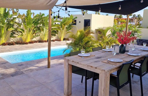 Marie Pampoen Villa | Villa Cabana Mambo Beach