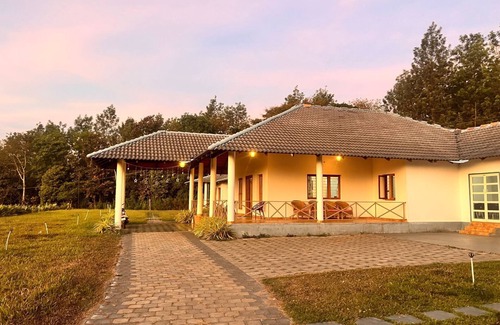Alur Bed & Breakfast | Villa Cabins with Cozy bed & breakfast in charming Sakleshpur