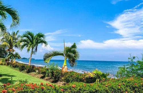 Lokapaksa Villa | Villa Cahaya - Bali Sea Villas Beachfront and private pool