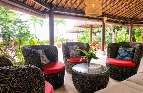 Lokapaksa Villa | Villa Cahaya, beachfront, 2 Bedrooms w/ensuite baths, private pool fully staffed