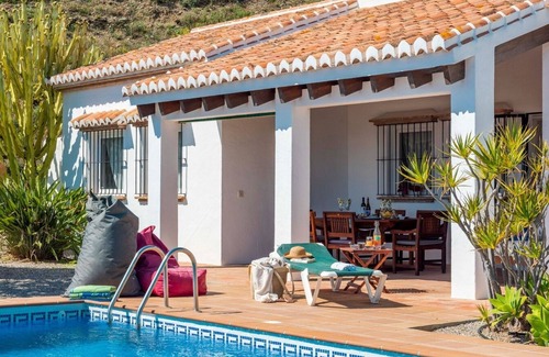 Cajiz Villa | Villa Cala Chica Cajiz by Ruralidays