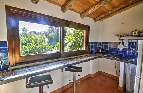 Mirto House | Villa Calesse A: A characteristic and welcoming independent house surrounded by meadows and by green hills, with Free WI-FI.