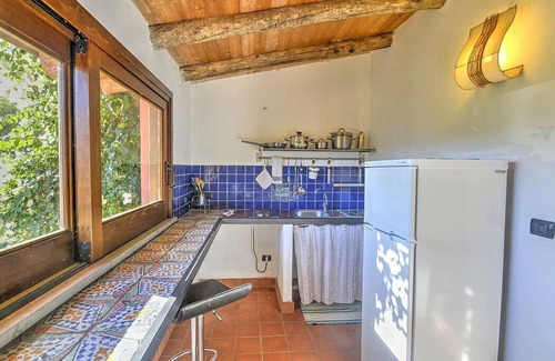 Mirto House | Villa Calesse A: A characteristic and welcoming independent house surrounded by meadows and by green hills, with Free WI-FI.